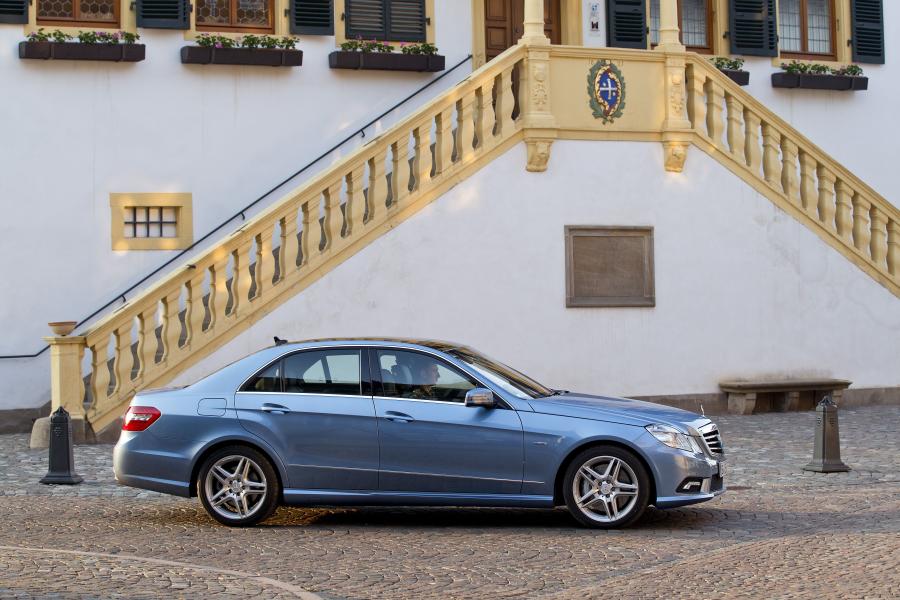  Mercedes-Benz E500 BlueEFFICIENCY 2011 года  (фото 9 из 17)